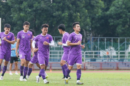 Đội tuyển Việt Nam trong buổi tập chiều 18/12. (Ảnh: VFF)