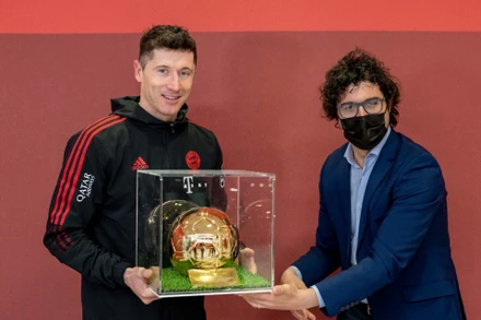 Lewandowski lần thứ 2 liên tiếp đoạt giải Cầu thủ Vàng. 