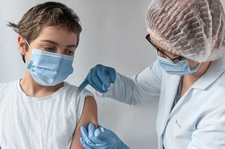 Nga sẽ tiêm chủng cho trẻ vị thành niên trước cuối năm nay (Nguồn: Moskva 24)