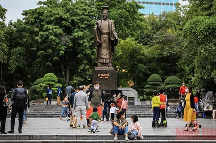 Người dân nên hạn chế tụ tập để phòng, chống dịch Covid-19. (Ảnh: THÀNH ĐẠT)