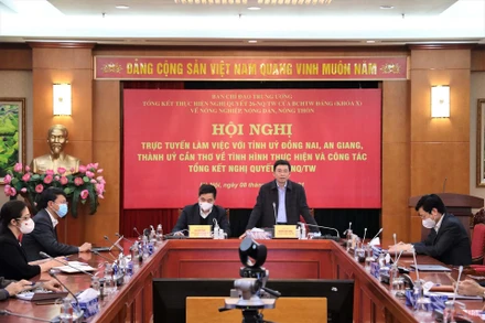 Đồng chí Nguyễn Duy Hưng phát biểu tại hội nghị. 