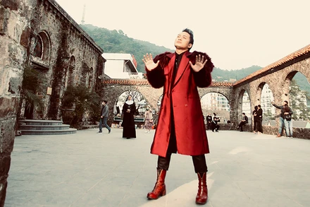 Tùng Dương với MV Giáng sinh về thân phận con người