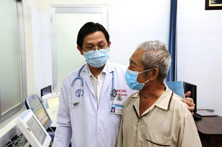 Một bệnh nhận điều trị tại Phòng khám Điều trị rối loạn nhịp Bệnh viện Chợ Rẫy.