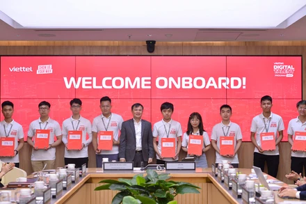 Các sinh viên xuất sắc được tuyển dụng sau khi thực tập.