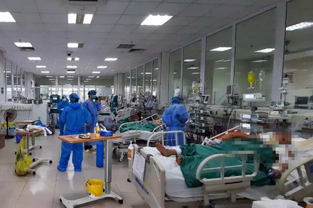 Gia tăng F0 nặng điều trị tại Bệnh viện Bệnh Nhiệt đới Trung ương. (Ảnh: ĐẶNG THANH)