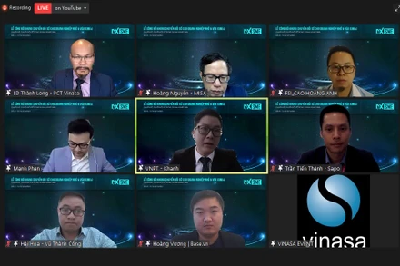 Các đại biểu thảo luận trong phiên công bố Khung chuyển đổi số cho doanh nghiệp nhỏ và vừa.