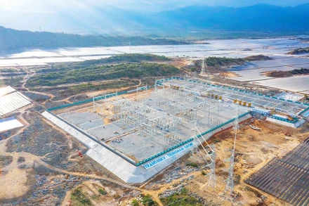 Một góc dự án Nhà máy điện mặt trời có công suất 450 MW kết hợp với đầu tư Trạm biến áp 500 kV Thuận Nam và các đường dây đấu nối do Trungnam Group đầu tư.