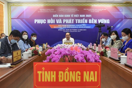Đồng chí Quản Minh Cường chủ trì Diễn đàn kinh tế Việt Nam phục hồi và phát triển bền vững tại điểm cầu Đồng Nai.