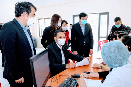 Lãnh đạo thành phố Hải Phòng kiểm tra, đôn đốc công tác chuẩn bị điều trị bệnh nhân Covid-19 tại y tế cơ sở 