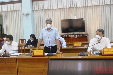 Thứ trưởng Y tế Nguyễn Trường Sơn phát biểu tại buổi làm việc.