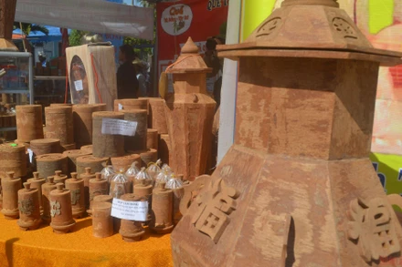 Hàng thủ công mỹ nghệ từ vỏ quế Trà Bồng, sản phẩm OCOP 4 sao.