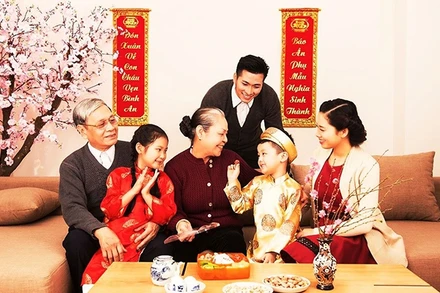 Sum vầy trong những ngày xuân, nét đẹp truyền thống của dân tộc Việt Nam. Ảnh: Huyền Nguyễn