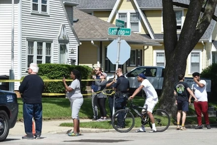 Phong tỏa hiện trường một vụ xả súng ở Mỹ. (Ảnh: AP/TTXVN)