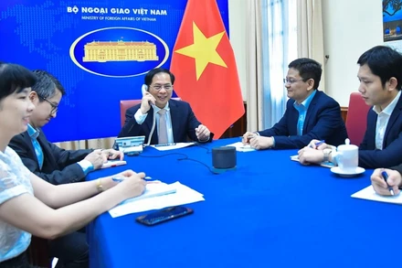 Bộ trưởng Ngoại giao Bùi Thanh Sơn điện đàm với Bộ trưởng Ngoại giao Oman. (Ảnh: Bộ Ngoại giao)