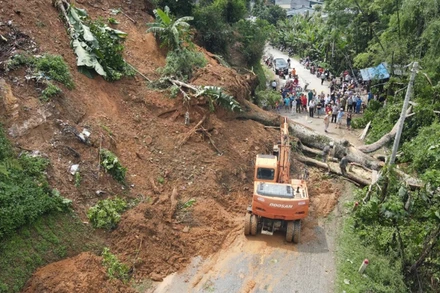Khắc phục sạt lở trên tuyến Tỉnh lộ 258 từ Bạch Thông đi huyện Ba Bể.