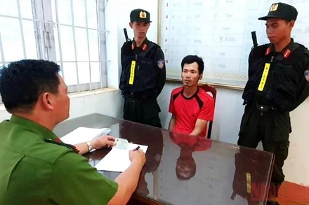 Đối tượng Tống Thanh Trí tại Công an tỉnh Đắk Lắk trước khi bàn giao cho Công an thành phố Thủ Dầu Một, tỉnh Bình Dương xử lý theo thẩm quyền.