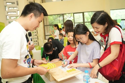 Vòng chung kết tranh tài của những thí sinh xuất sắc của cuộc thi “Bé giỏi Tiền hay 2022” trong ngày hội Cha-Ching.