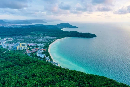 Bãi Kem được Sun Group nâng tầm trở thành điểm đến nghỉ dưỡng cao cấp.