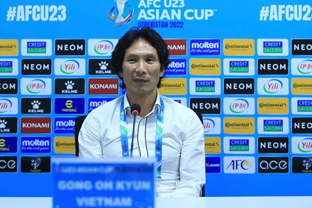 Huấn luyện viên Gong Oh Kyun.