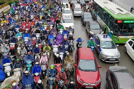 Ùn tắc giao thông trên tuyến đường Lê Văn Lương, Hà Nội. (Ảnh: Đăng Anh)