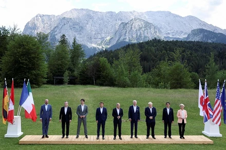 Các lãnh đạo G7 cùng Chủ tịch Ủy ban châu Âu và Chủ tịch Hội đồng châu Âu chụp ảnh chung tại lâu đài Schloss Elmau, địa điểm tổ chức Hội nghị thượng đỉnh G7, Đức, ngày 26/6/2022. (Ảnh: REUTERS)