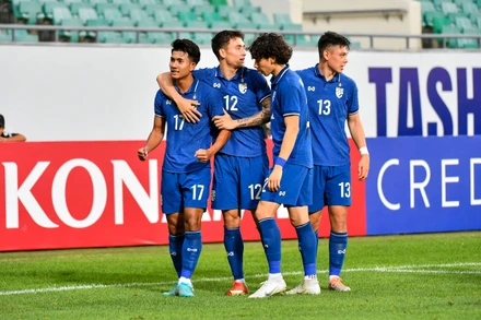 U23 Thái Lan ăn mừng chiến thắng quan trọng ở bảng C. (Ảnh: AFC)