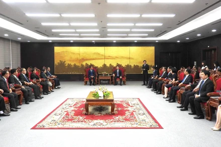 Đoàn lãnh đạo cấp cao tỉnh Sekong thăm và làm việc tại Đà Nẵng.