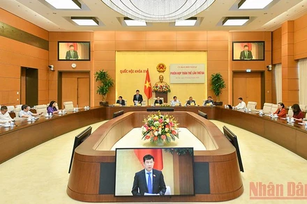 Quang cảnh phiên họp.