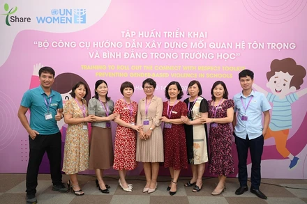 Các đại biểu tham gia khóa tập huấn nâng cao hiểu biết về các hình thức bạo lực trên cơ sở giới tại học đường.