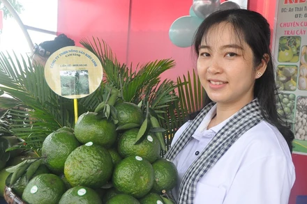 Cam sành Cái Bè (Tiền Giang) được giới thiệu, quảng bá tại ngày hội.