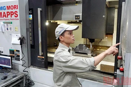 Lao động tại Công ty cổ phần Nhựa Hà Nội. (Ảnh: Ðăng Anh)