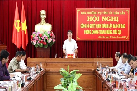 Đồng chí Nguyễn Đình Trung, Bí thư Tỉnh ủy, Trưởng Ban Chỉ đạo phòng, chống tham nhũng, tiêu cực tỉnh Đắk Lắk phát hiểu tại hội nghị công bố quyết định thanh lập Ban Chỉ đạo. Ảnh: Lê Thành.