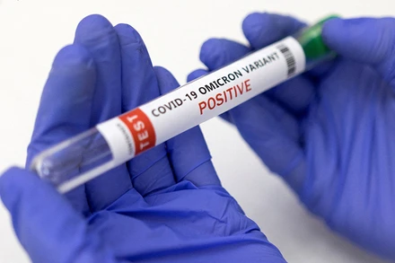 Pháp ghi nhận sự gia tăng các trường hợp dương tính với virus Sars-CoV-2. (Ảnh: REUTERS)