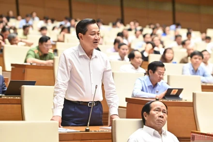 Phó Thủ tướng Lê Minh Khái phát biểu giải trình trước Quốc hội trong phiên làm việc tại hội trường ngày 2/6. (Ảnh: ĐĂNG KHOA)