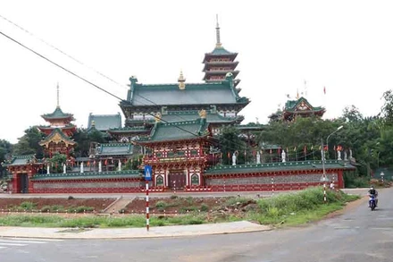 Chùa Minh Thành, thành phố Pleiku, tỉnh Gia Lai, thu hút nhiều du khách tham quan khi đến với phố núi Pleiku. 