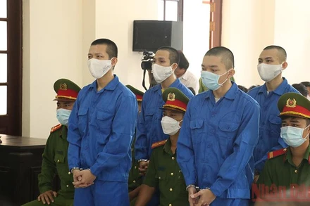 Các bị cáo liên quan đến vụ Tịnh thất Bồng Lai tại phiên tòa xét xử sơ thẩm. 