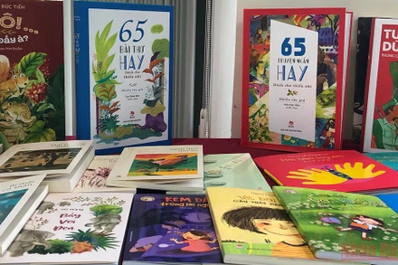 Hai tuyển tập thơ, văn kỷ niệm 65 năm thành lập Nhà xuất bản Kim Đồng.