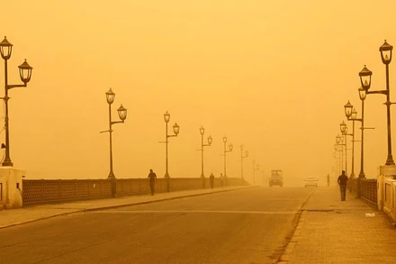 Đám mây cát bụi khổng lồ che phủ thủ đô Baghdad. (Ảnh: Reuters)