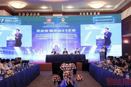 Quang cảnh phiên toàn thể Diễn đàn phát triển bền vững đô thị Việt Nam, ngày 17/6. 