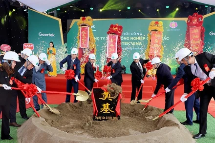 Công ty TNHH Công nghiệp chính xác Goertek Vina khởi công xây dựng nhà máy chế tạo sản phẩm điện tử, phương tiện thiết bị mạng với tổng mức đầu tư hai giai đoạn 500 triệu USD, giải quyết việc làm cho khoảng 30.000 lao động.