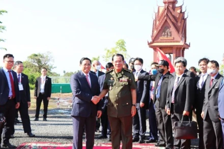 Thủ tướng Phạm Minh Chính đón Thủ tướng Campuchia Hun Sen tại biên giới Việt Nam-Campuchia.