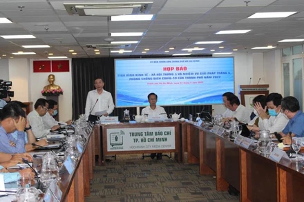  Toàn cảnh buổi họp báo.