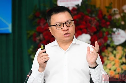 Tổng Biên tập Báo Nhân Dân Lê Quốc Minh chia sẻ về chuyển đổi số báo chí tại hội thảo. (Ảnh: THÀNH ĐẠT)