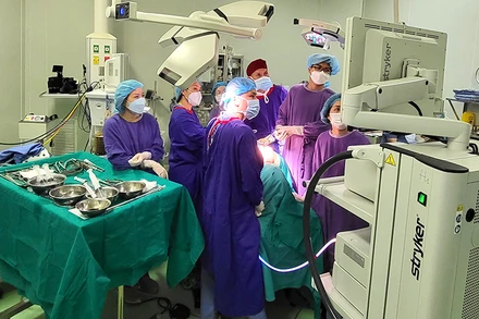 Các bác sĩ phẫu thuật loại bỏ khối u hiếm gặp.