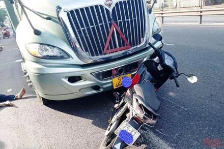 Hiện trường vụ tai nạn giao thông làm 2 người thương vong trên quốc lộ 1 đoạn qua xã Lộc Trì, huyện Phú Lộc (Thừa Thiên Huế). (Ảnh: CTV)