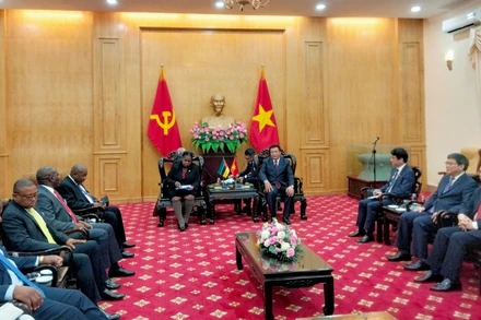 Chủ tịch Quốc hội Mozambique thăm Học viện Chính trị quốc gia Hồ Chí Minh.