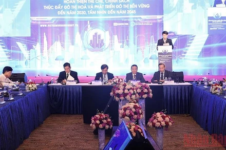 Các đại biểu tham dự hội thảo chuyên đề thúc đẩy kinh tế đô thị.