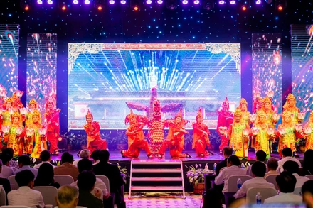 Một tiết mục biểu diễn nghệ thuật cung đình Huế tại lễ kỷ niệm.