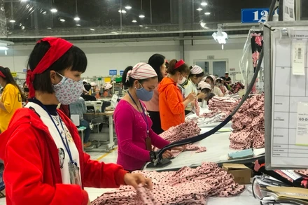 Quan tâm, bảo đảm lợi ích công nhân lao động làm thêm giờ