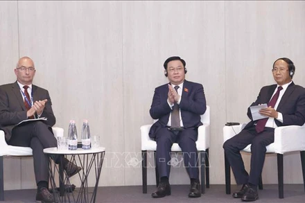 Chủ tịch Quốc hội Vương Đình Huệ dự Tọa đàm. (Ảnh: Doãn Tấn/TTXVN)